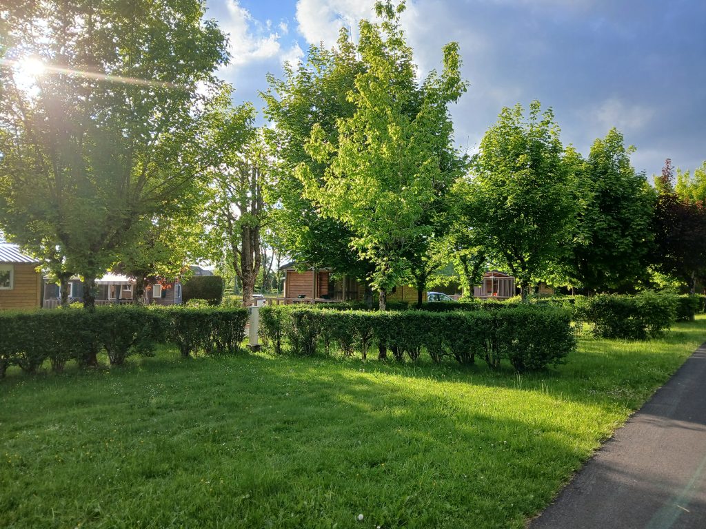 Empl au camping de pleaux Cantal