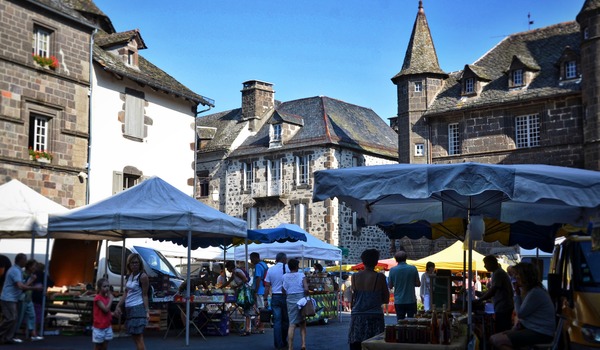 March&eacute; de Salers